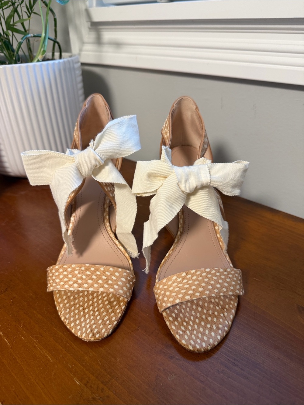 A•D heels with bow